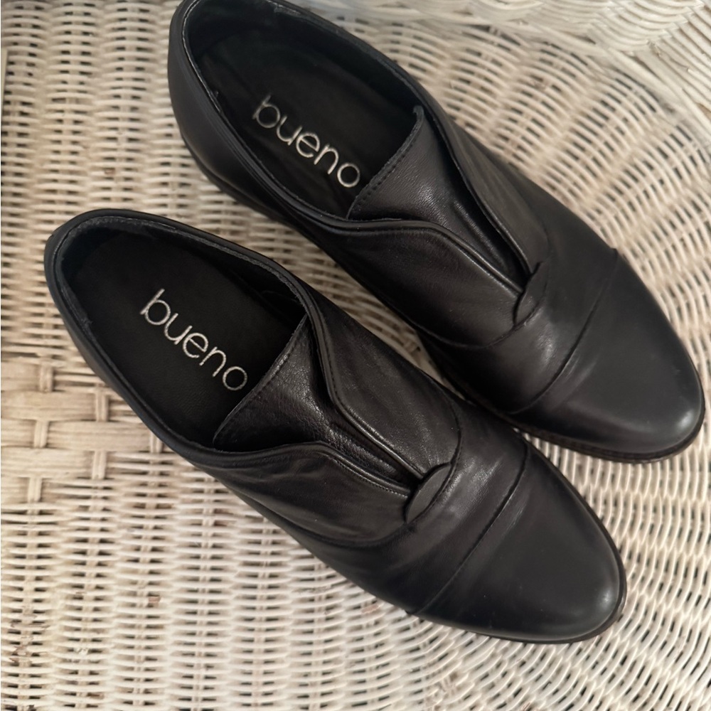 Bueno Classic Black Leather Shoes